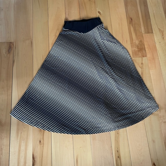 Stretchy full length skirt. Size Medium. - Picture 1 of 4